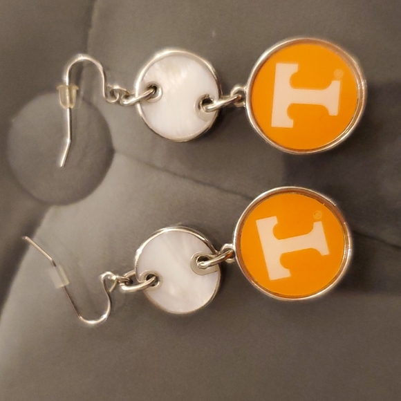 Accessory Plays University of Tennessee Neck… - Picture 3 of 5